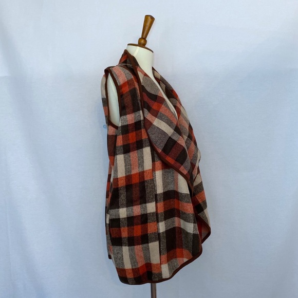 Buffalo Plaid Asymmetric Sleeveless Vest Cardigan - Picture 9 of 16